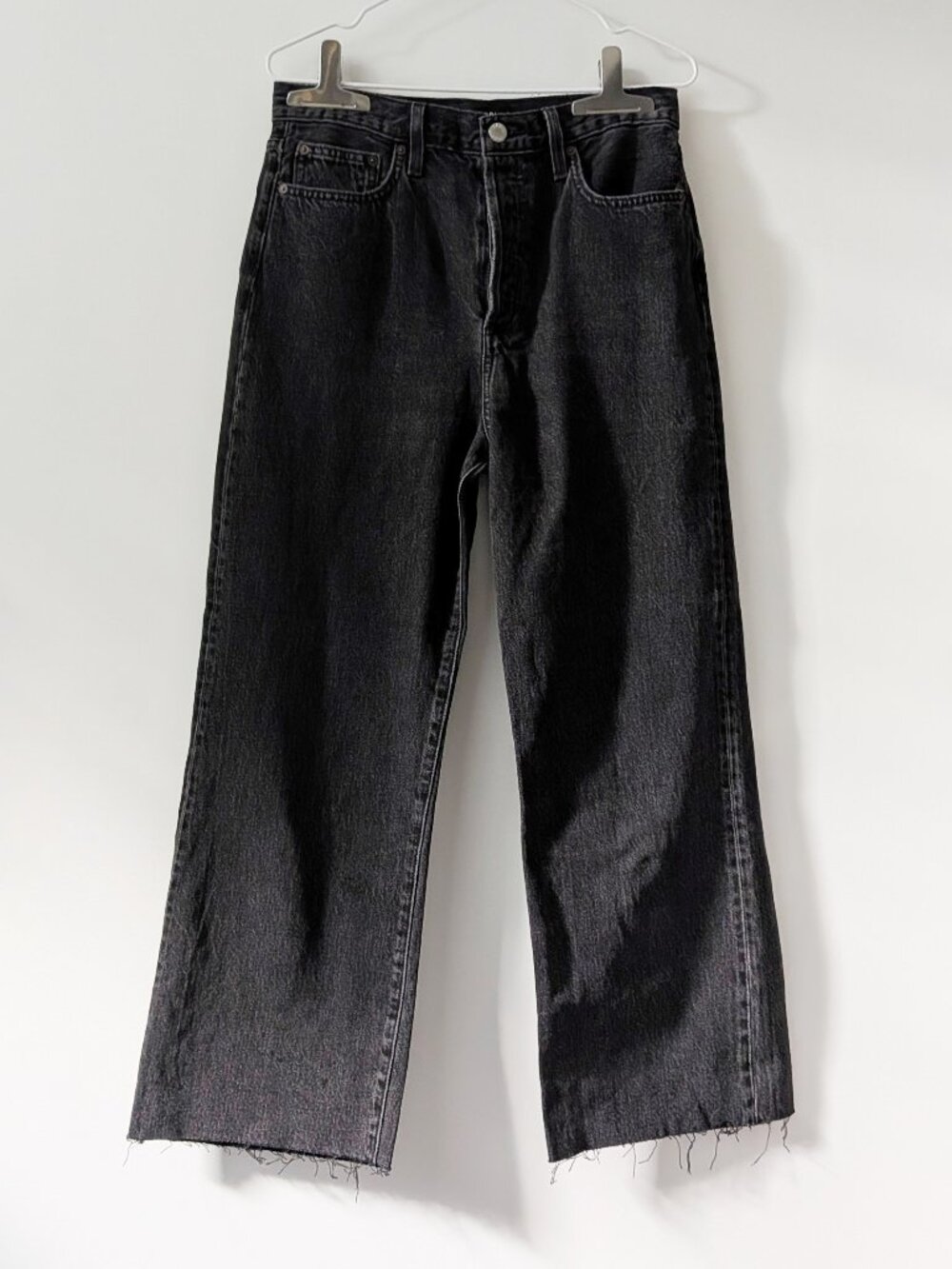 Aritzia Denim Forum Farrah Wide-Leg Ankle High-Rise Jeans in 'Eyeliner Black'